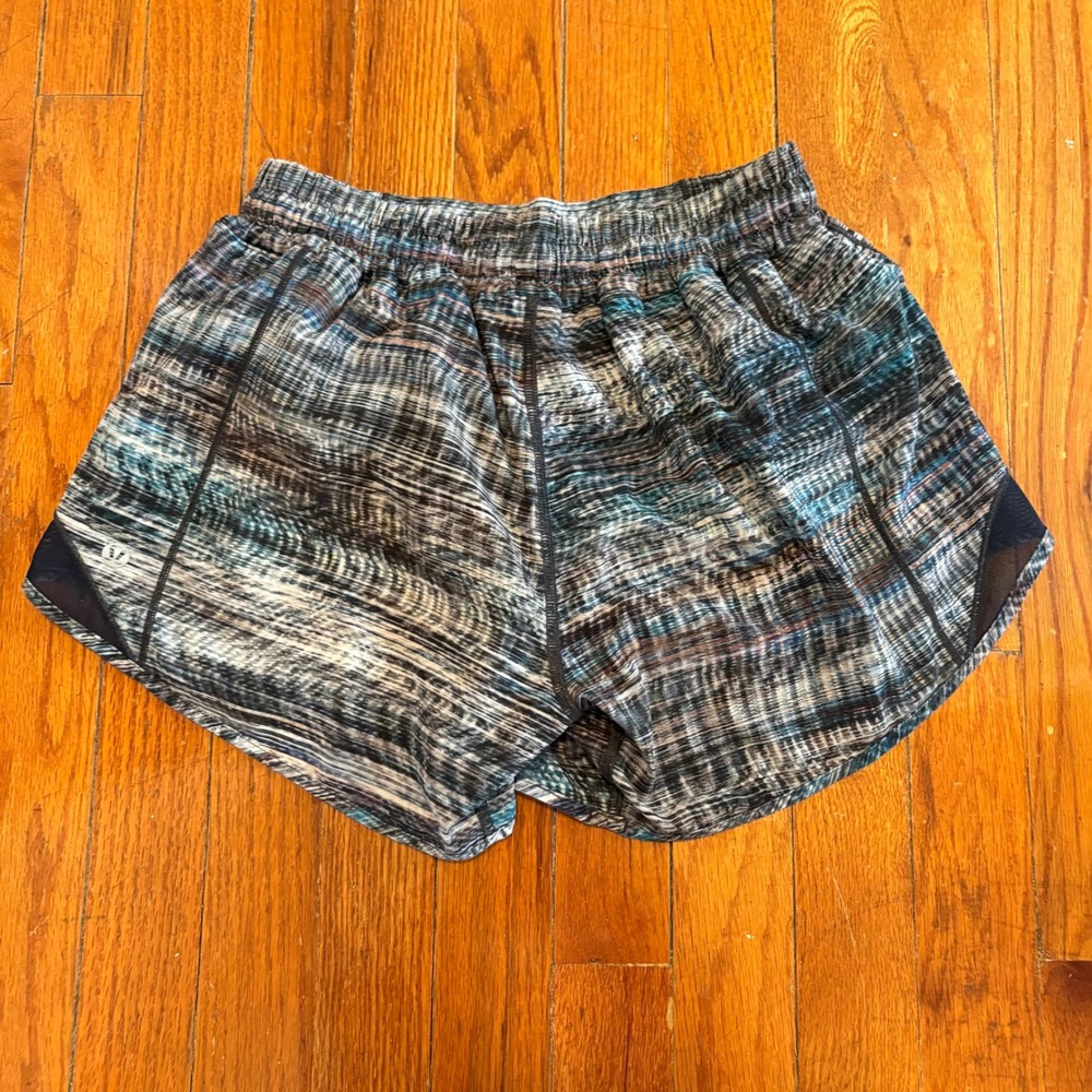 Lululemon Women 6 Tall Shorts Blue Gray Printed Hotty Hot Mesh Trim Activewear - Picture 2 of 5